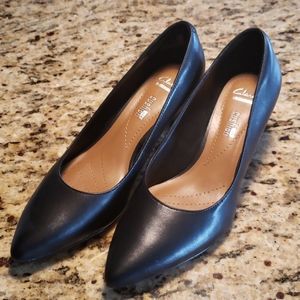 Black leather pumps Clarks Laira size 5.5 M